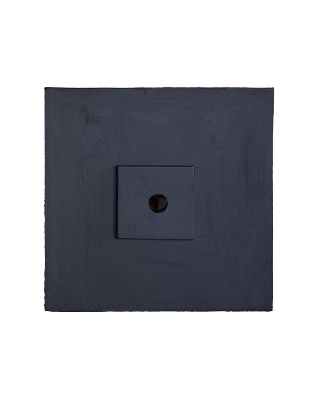 Piastra capochiave quadrata piana con quadro di rinforzo centrale e foro per il tirante.